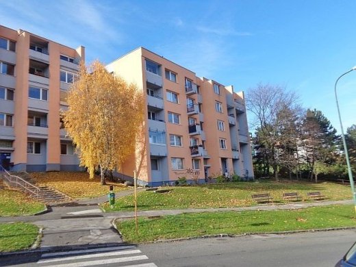 3i byt /79 m2/  s garážou v Karlovej Vsi