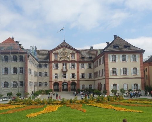 Opatrovatelka, opatrovatel, zdravotna asistentka
