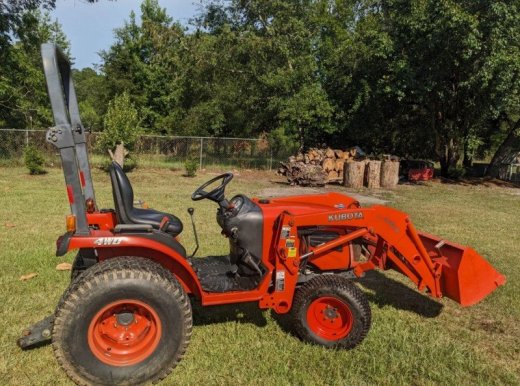 malotraktor Kubota B2320-HSD 4X4 s čelným nakladač