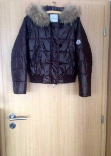 Nadherna znackova bunda MONCLER.