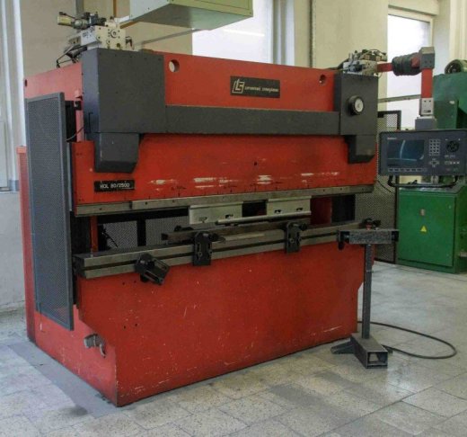 Liptovské strojárne HOL 80/2500 / ohraňovací lis