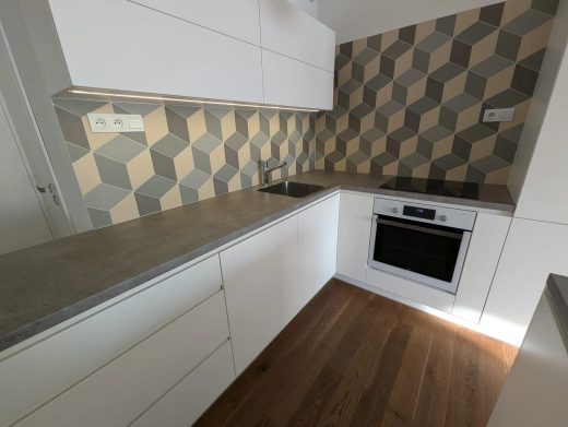 MODERNÝ 2-IZBOVÝ BYT S GARÁŽOVÝM STÁTÍM A PIVNICOU
