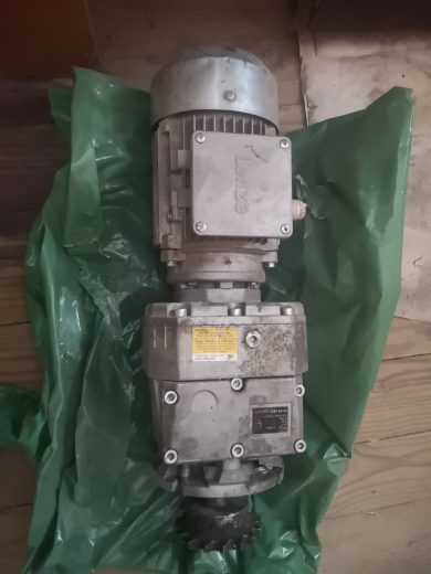 elektromotor s prevodovkou značky LENZE