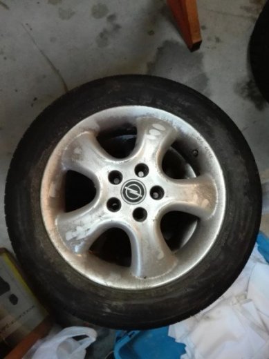 Letne pneu Pirelli na elektronoch