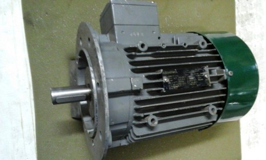 Predám motor SIEMENS 1.3kW  1115 otč. Prirubovy