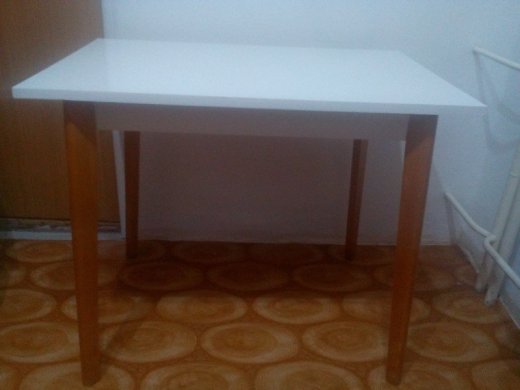 Predám stôl.