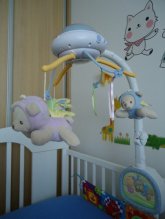 kolotoc nad postielku Fisher Price s ovladacom