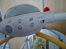 kolotoc nad postielku Fisher Price s ovladacom