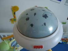 kolotoc nad postielku Fisher Price s ovladacom