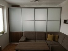 Predelovacie dvere a vstavané skrine