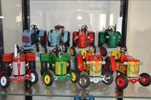 Kupim traktor SVED