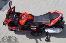 Veľká a silná elektrická motorka