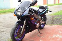 YAMAHA FZR 600 GENESIS - 1.majitel - KRÁSNÁ