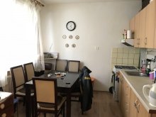 Ponúkam na predaj 3 izbový byt na Pereckej ulici.
