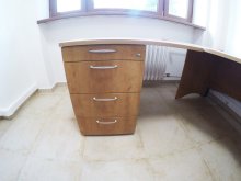 Kompletný kancelársky stôl s kabinetom