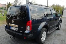 Nissan pathfinder SUV