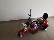 Červená motorka