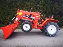 Malotraktor Kubota B1400DT s čelním nakladačem