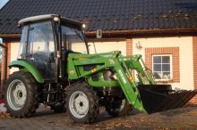 Traktor CHERY s kabinou a čelním nakladačem