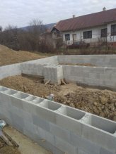 Základy domu alebo základy chaty