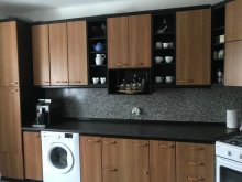Skrinky Besta z Ikea  - biele leskle, ciste zach.