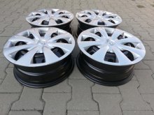Disky R15 s puklicami Toyota