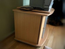 stolík pod TV