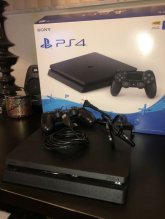 PREDÁM PLAYSTATION 4