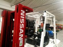 Vysokozdvižný vozík NISSAN 30 na benzín/LPG