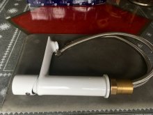 Dizajnova biela bateria, click-clack a sifon