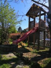 Predám drevenú šmýkačku s trampolínou