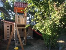 Predám drevenú šmýkačku s trampolínou