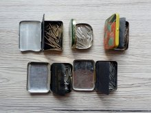 5 plechových krabiček s gramofonovými jehlami
