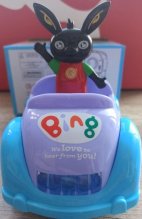 Bing zajac na aute na baterky