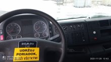 MAN červený