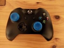 Xbox one + 3 hry a kabeláž
