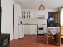 RODINNÝ a HOSŤOVSKÝ DOM POZEMOK 811 m2 BZINCE P. J