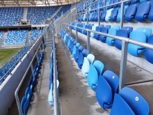 Utieranie stoliciek na stadione