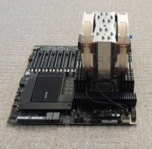 Serverová matičná doska s RAM a CPU+chladič