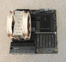 Serverová matičná doska s RAM a CPU+chladič