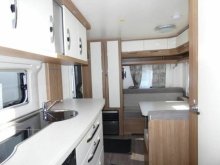 Hobby De Luxe 490 KMF karavan nový