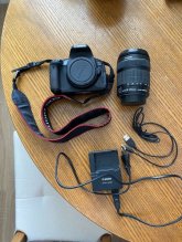 CANON EOS 650D dotykova obrazovka + objektiv EFS 1