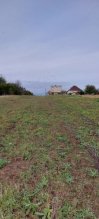 Slnečný pozemok s potokom v obci Kapince - dohodou
