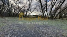 PREDAJ/PRENÁJOM – Pozemok o rozlohe 889m2