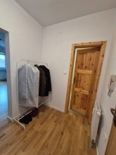 Moderná garsónka s balkónom a spoločnou záhrad