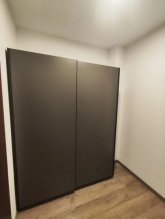 Moderný 1-izbový byt s balkónom, parkovaním a ko