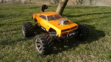 TRAXXAS EMAXX BRUSHLES 4x4 – fotografia 2