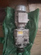 elektromotor s prevodovkou značky LENZE – fotografia 1