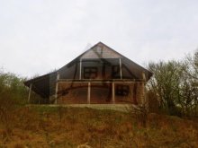 Zrubový dom s rozsiahlym pozemkom - ranč
